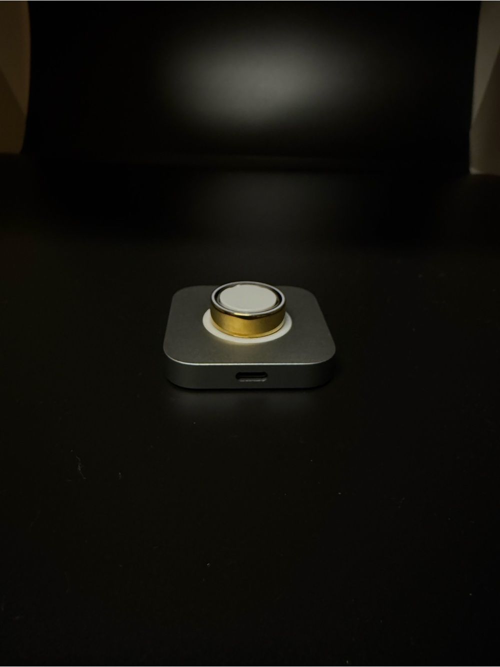 NEW Oura ring 4 Gold with charging dock